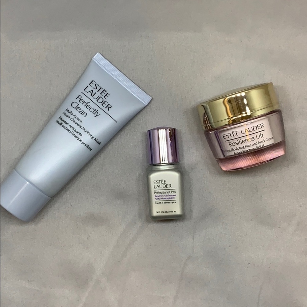 Estēe Lauder travel size kit